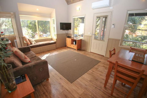 Autumn Leaf Cottage 1 - Nambucca Heads Accommodation 1