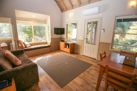 Autumn Leaf Cottage 1 - Nambucca Heads Accommodation 4