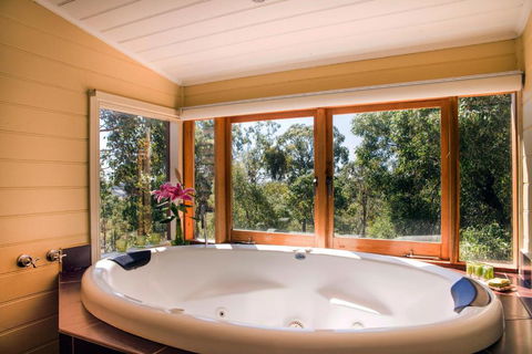 Avalon Private Spa Villa With Beautiful Tree Views - Nambucca Heads Accommodation 1