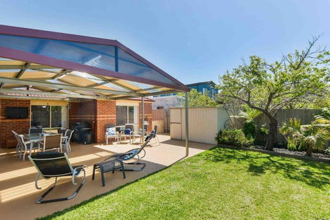 Avenue Family Retreat - Nambucca Heads Accommodation 1