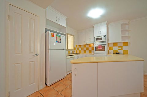 At Beach Court Holiday Villas - Nambucca Heads Accommodation 4