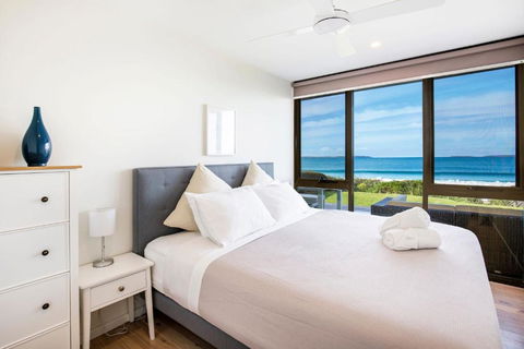 Azure Absolute Beachfront I Pet Friendly - Nambucca Heads Accommodation 3