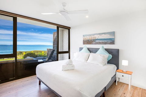 Azure Absolute Beachfront I Pet Friendly - Nambucca Heads Accommodation 4