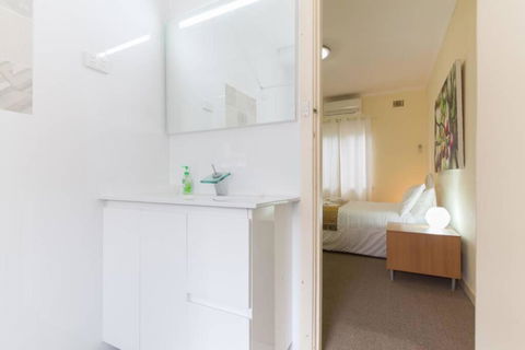 B5 Crawley Apartment 1 BRM & Sleepout Near UWA - Nambucca Heads Accommodation 2
