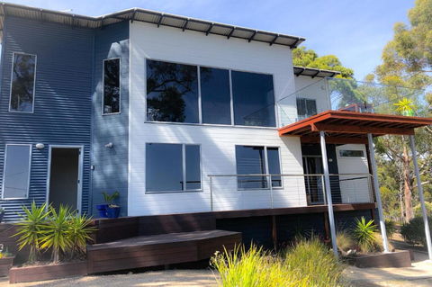 BAY OF FIRES BEACH SHACK Ocean Views From A Modern Beachhouse - Nambucca Heads Accommodation 0