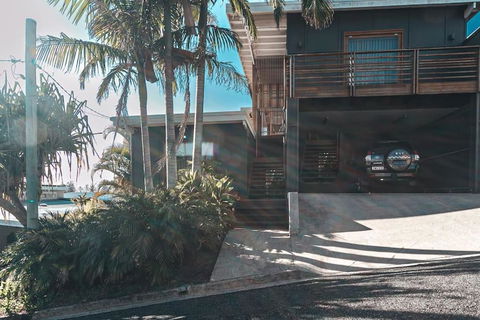 BAY PROPERTIES . The Big Chill - Nambucca Heads Accommodation 1