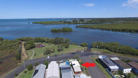 Absolute Waterfront - Nambucca Heads Accommodation 14