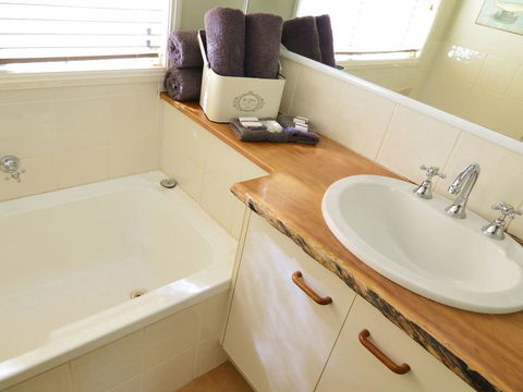 Apple Tree Cottage Montville - Nambucca Heads Accommodation 10