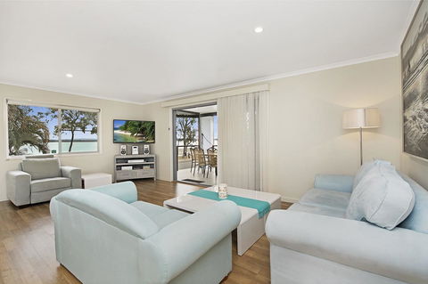 Fishing And Swimming At Your Doorstep - Sylvan Beach Esp, Bellara - Nambucca Heads Accommodation 17