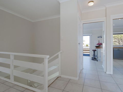 'SeaHaven', 2 Richardson Ave - Large Home With Aircon, Smart TV, WIFI, Netflix & Boat Parking - Nambucca Heads Accommodation 1