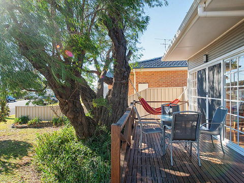 'The Croft' 11 Boulder Bay Rd - Cosy Beach House With Aircon & Only 270m To The Beach - Nambucca Heads Accommodation 1