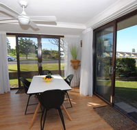 'Time and Tide' 1 - Ground Floor with Water Views - Nambucca Heads Accommodation
