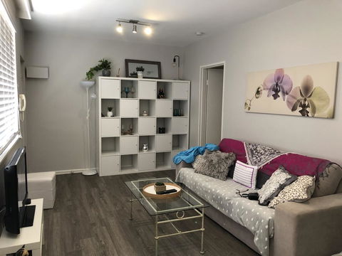 1 Bedroom Unit In Heart Of Elsternwick - Nambucca Heads Accommodation 1