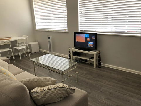 1 Bedroom Unit In Heart Of Elsternwick - Nambucca Heads Accommodation 3