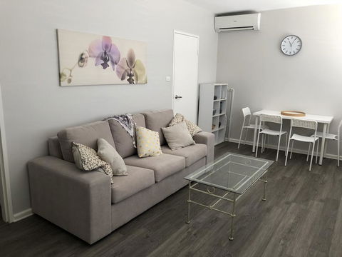 1 Bedroom Unit In Heart Of Elsternwick - Nambucca Heads Accommodation 0