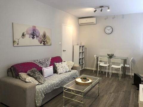 1 Bedroom Unit In Heart Of Elsternwick - Nambucca Heads Accommodation 2