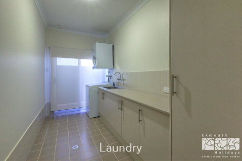11 Kestrel Place - PRIVATE JETTY - Nambucca Heads Accommodation 3