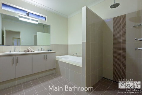 11 Kestrel Place - PRIVATE JETTY - Nambucca Heads Accommodation 2