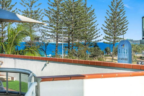2 Bedroom Alex Unit - Ocean, Pool And Park Views - Nambucca Heads Accommodation 3
