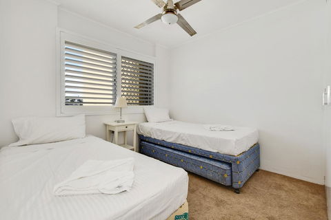 2 Bedroom Top Floor Unit - Ocean Views And Pool - Nambucca Heads Accommodation 1