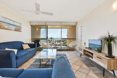 2 Bedroom Top Floor Unit - Ocean Views And Pool - Nambucca Heads Accommodation 0