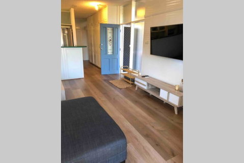 2 Bedroom, SHORT Walk To CBD,BEACH And DARBY ST - Nambucca Heads Accommodation 3