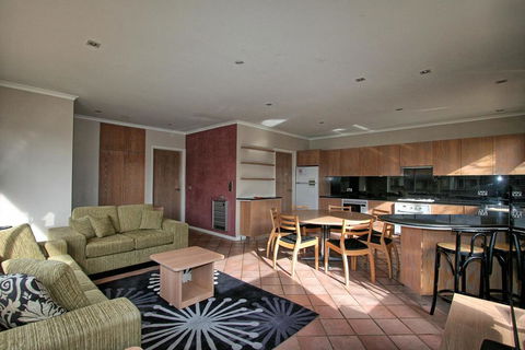 2 Munyang Street, Jindabyne - Nambucca Heads Accommodation 0