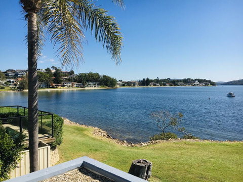 2 The Shores Soldiers Point - Waterfront - Uninterrupted Water Views INCLUDING ALL LINEN & TOWELS, Free Wi-Fi - Nambucca Heads Accommodation 2