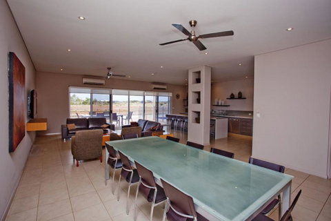 21 Corella Court - PRIVATE JETTY & POOL - Nambucca Heads Accommodation 2