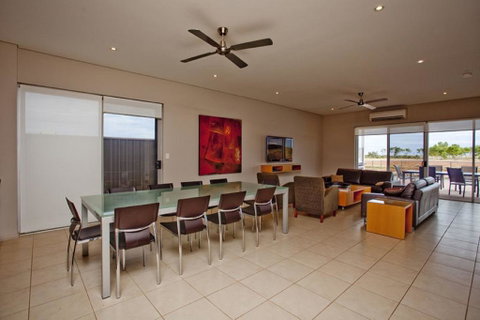 21 Corella Court - PRIVATE JETTY & POOL - Nambucca Heads Accommodation 3