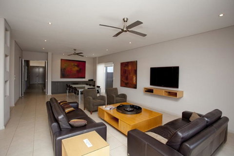 21 Corella Court - PRIVATE JETTY & POOL - Nambucca Heads Accommodation 1