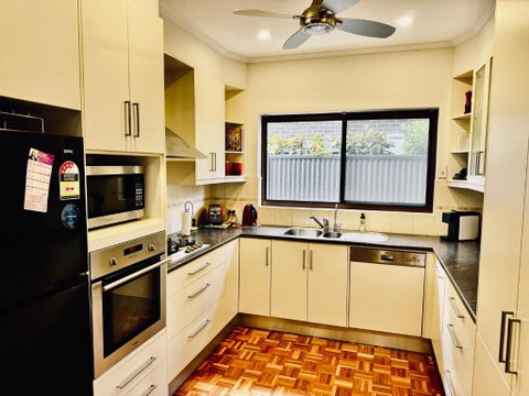 Birkinshaw Villa ( 3 Bedroom With Parkings ) - Nambucca Heads Accommodation 2