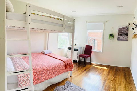 D122 Lovely London Home - Nambucca Heads Accommodation 4