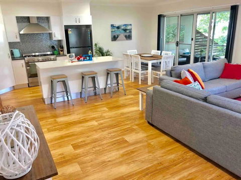DELUXE Escape! Central, NEW & Spacious 3 Bed - Nambucca Heads Accommodation 0