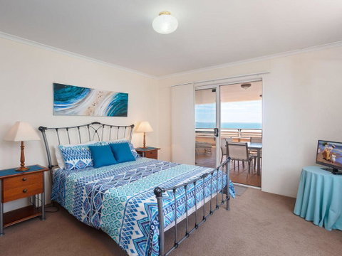 3 'The Clippers' 131 Soldiers Point Road - Fabulous Waterfront Unit - Nambucca Heads Accommodation 2