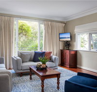3-Bed House near Bondi Beach with Balcony Parking - Nambucca Heads Accommodation