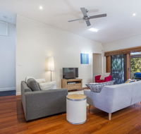 33 Bangalow - Narrawallee's Beautiful Bungalow - Nambucca Heads Accommodation