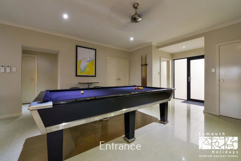 33 Inggarda Lane - PRIVATE JETTY & SPA - Nambucca Heads Accommodation 2