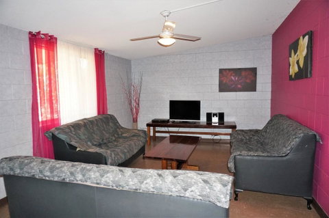 4 Page Street - Colourful And Shady 3-Bedroom Home - Nambucca Heads Accommodation 1