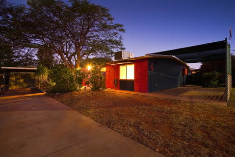 4 Page Street - Colourful And Shady 3-Bedroom Home - Nambucca Heads Accommodation 0