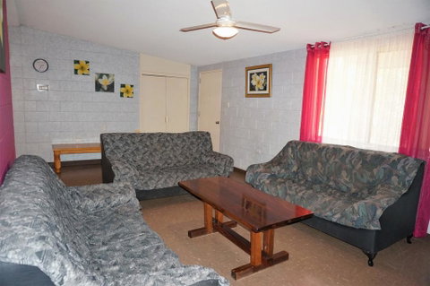 4 Page Street - Colourful And Shady 3-Bedroom Home - Nambucca Heads Accommodation 2