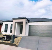 4Bed 2Bath Cozy Guesthouse in Tarneit - Nambucca Heads Accommodation