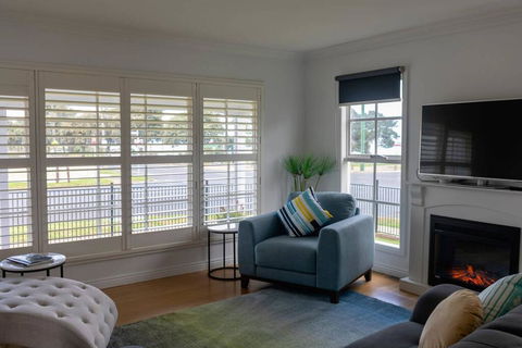 5 Bedroom Close To Beach And Moorpanyal Park - Nambucca Heads Accommodation 2