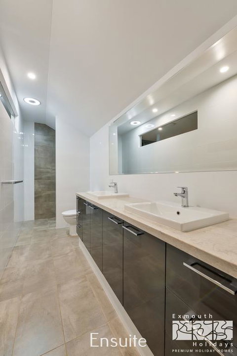 5 Kestrel Place - PRIVATE JETTY & POOL - Nambucca Heads Accommodation 3