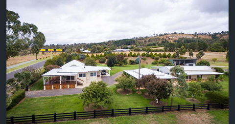 505 CONROD STRAIGHT MOUNT PANORAMA - Nambucca Heads Accommodation 1