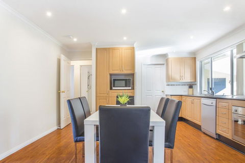 77 Lake Entrance Rd - Waterfront Wonder - Nambucca Heads Accommodation 3