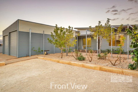 78 Madaffari Drive - PRIVATE JETTY And Pool - Nambucca Heads Accommodation 3