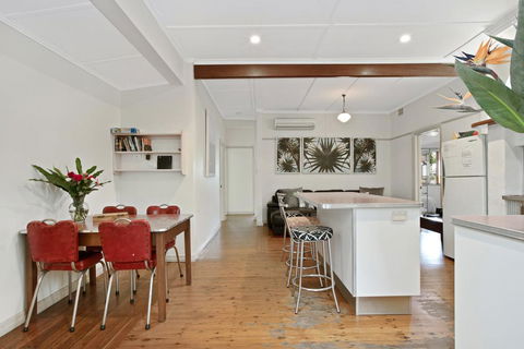A SWEET ESCAPE - Byron Surf Cottage - Walk To Byron - Nambucca Heads Accommodation 3