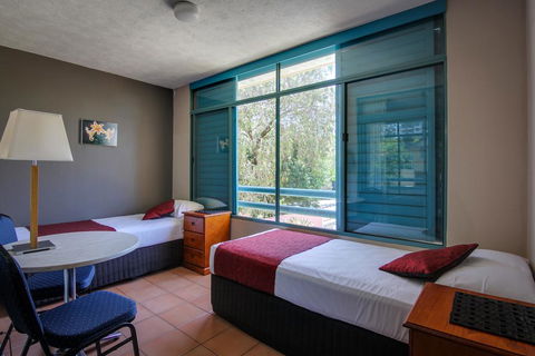 AAA Airport Albion Manor Apartments And Motel - Nambucca Heads Accommodation 1
