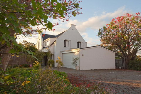Aarn House B&B Airport Accommodation - Nambucca Heads Accommodation 2